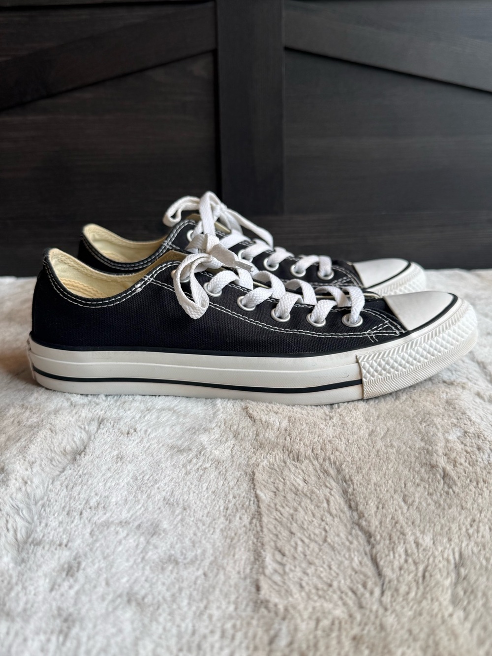 Converse Chuck Taylor All Star Low Top in Black & White Sneaker Size 8 - Picture 2 of 10